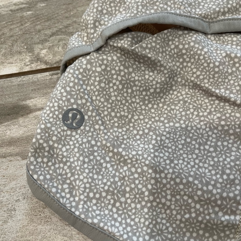 Lululemon Speed Short 2” Gray and White